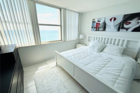 Купить кондоминиум в Холливуд, Флорида 1 спальня, 91.04м2, № 1963259 - фото 11