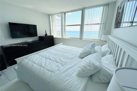 Купить кондоминиум в Холливуд, Флорида 1 спальня, 91.04м2, № 1963259 - фото 12