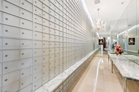 Copropriété à vendre à Miami Beach, Floride: 4 chambres, 378.86 m2 № 1825542 - photo 11