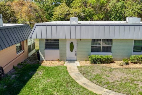 Condo in New Port Richey, Florida, 2 bedrooms  № 1586250 - photo 2
