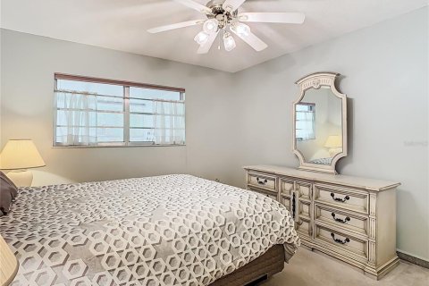 Condo in New Port Richey, Florida, 2 bedrooms  № 1586250 - photo 16