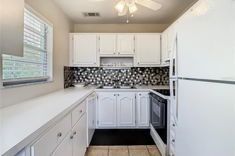 Condo in New Port Richey, Florida, 2 bedrooms  № 1586250 - photo 11