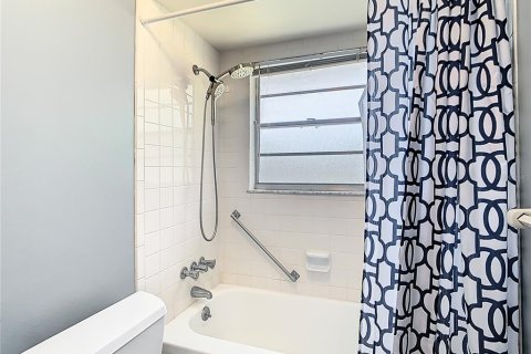 Condo in New Port Richey, Florida, 2 bedrooms  № 1586250 - photo 27