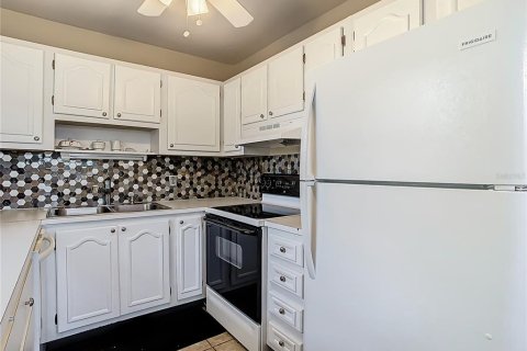 Condo in New Port Richey, Florida, 2 bedrooms  № 1586250 - photo 13