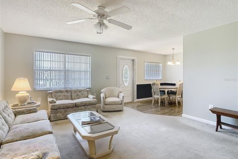 Condo in New Port Richey, Florida, 2 bedrooms  № 1586250 - photo 7