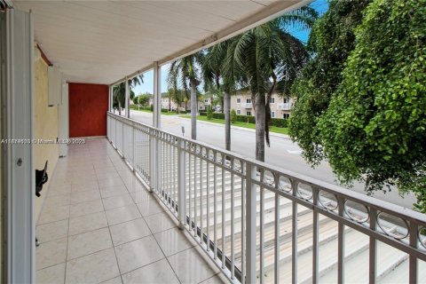 Copropriété à louer à Hialeah Gardens, Floride: 3 chambres, 110.55 m2 № 1921474 - photo 12