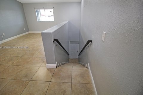 Copropriété à louer à Hialeah Gardens, Floride: 3 chambres, 110.55 m2 № 1921474 - photo 3