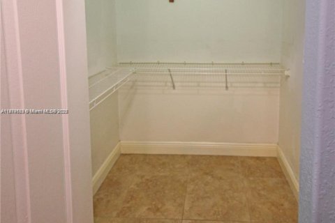 Copropriété à louer à Hialeah Gardens, Floride: 3 chambres, 110.55 m2 № 1921474 - photo 8
