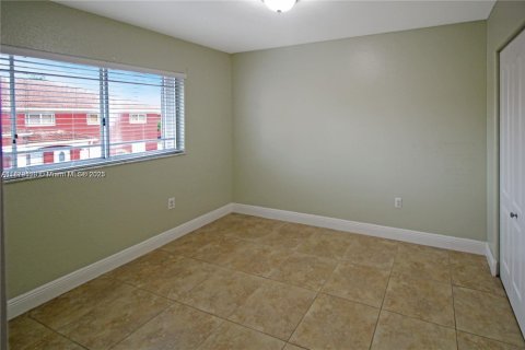 Copropriété à louer à Hialeah Gardens, Floride: 3 chambres, 110.55 m2 № 1921474 - photo 9