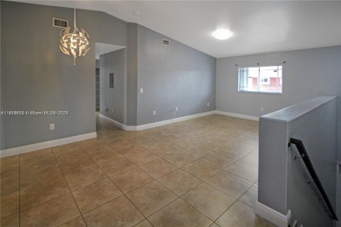 Copropriété à louer à Hialeah Gardens, Floride: 3 chambres, 110.55 m2 № 1921474 - photo 4