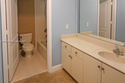 Copropriété à louer à Hialeah Gardens, Floride: 3 chambres, 110.55 m2 № 1921474 - photo 7