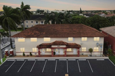Copropriété à louer à Hialeah Gardens, Floride: 3 chambres, 110.55 m2 № 1921474 - photo 13