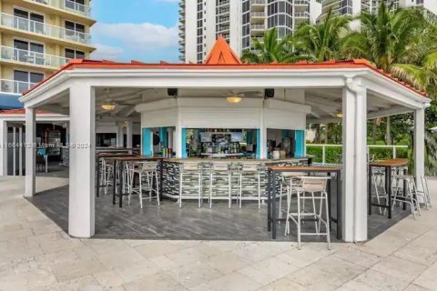 Condo in Sunny Isles Beach, Florida № 1933794 - photo 12