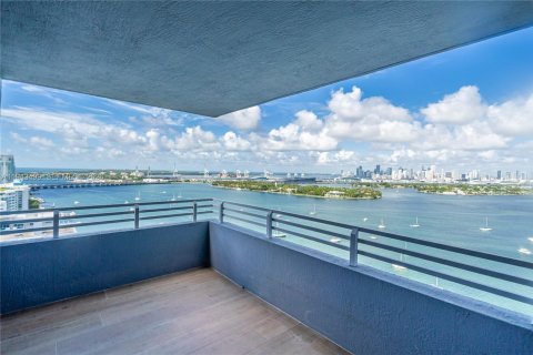 Condominio en Miami Beach, Florida, 2 dormitorios  № 2000500