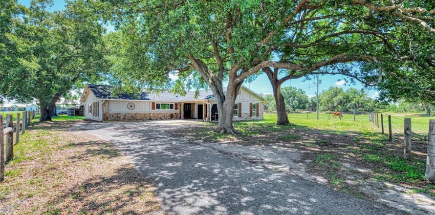 House in Arcadia, Florida 4 bedrooms, 213.77 sq.m. № 2151830