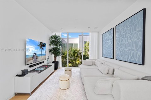 Villa ou maison à vendre à Miami Beach, Floride: 4 chambres, 395.48 m2 № 2027381 - photo 25