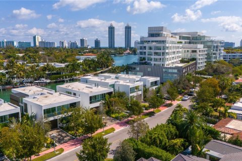 Villa ou maison à vendre à Miami Beach, Floride: 4 chambres, 395.48 m2 № 2027381 - photo 4