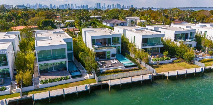 Villa ou maison à Miami Beach, Floride 4 chambres, 395.48 m2 № 2027381