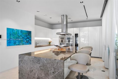Villa ou maison à vendre à Miami Beach, Floride: 4 chambres, 395.48 m2 № 2027381 - photo 16