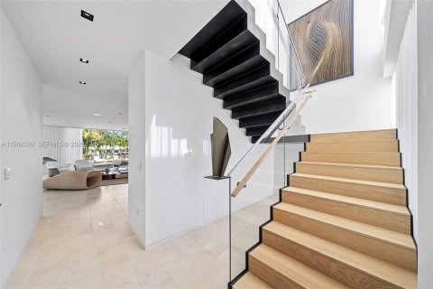 Villa ou maison à vendre à Miami Beach, Floride: 4 chambres, 395.48 m2 № 2027381 - photo 8