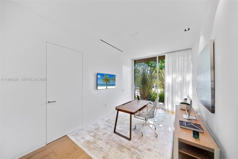 Villa ou maison à vendre à Miami Beach, Floride: 4 chambres, 395.48 m2 № 2027381 - photo 20