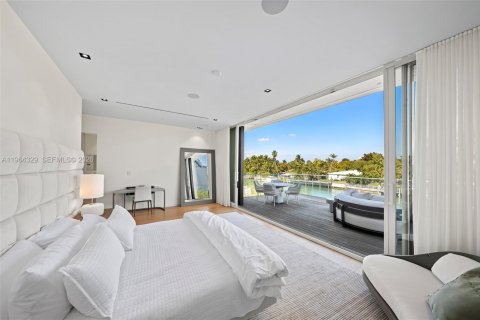 Villa ou maison à vendre à Miami Beach, Floride: 4 chambres, 395.48 m2 № 2027381 - photo 28
