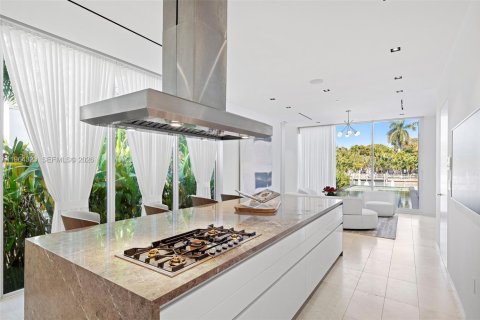 Villa ou maison à vendre à Miami Beach, Floride: 4 chambres, 395.48 m2 № 2027381 - photo 17
