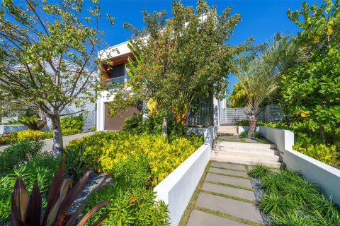 Villa ou maison à vendre à Miami Beach, Floride: 4 chambres, 395.48 m2 № 2027381 - photo 6