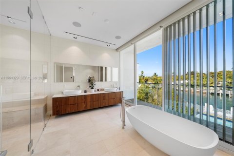 Villa ou maison à vendre à Miami Beach, Floride: 4 chambres, 395.48 m2 № 2027381 - photo 30