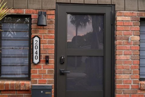 Villa ou maison à louer à North Miami Beach, Floride: 2 chambres, 124.3 m2 № 2060818 - photo 3