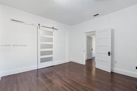 Снять в аренду виллу или дом в Майами, Флорида 3 спальни, 146.79м2, № 2009398 - фото 18