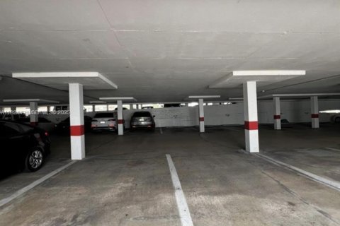 Copropriété à vendre à Sunny Isles Beach, Floride: 2 chambres, 139.82 m2 № 1982774 - photo 12