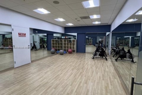 Condo in Sunny Isles Beach, Florida, 2 bedrooms  № 1982774 - photo 17