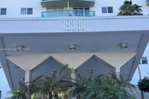 Condo in Sunny Isles Beach, Florida, 2 bedrooms  № 1982774