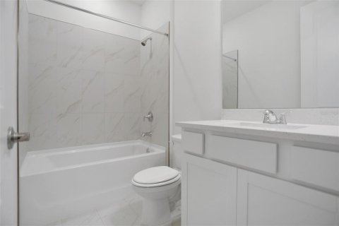 House in Parrish, Florida 4 bedrooms, 249.81 sq.m. № 2229159 - photo 18
