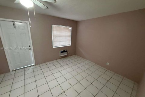 Condo in Hollywood, Florida, 1 bedroom  № 2060173 - photo 10