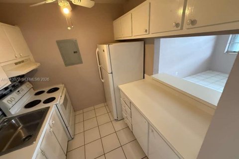 Condo in Hollywood, Florida, 1 bedroom  № 2060173 - photo 6