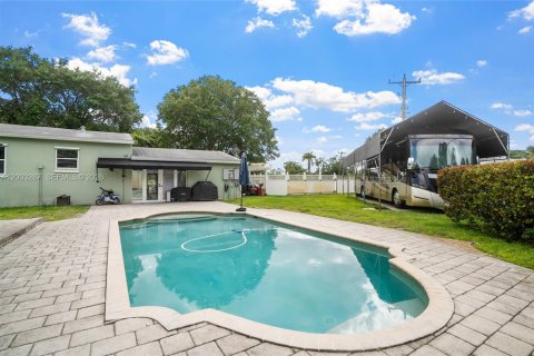 House in Plantation, Florida 3 bedrooms, 102.19 sq.m. № 2069044 - photo 29