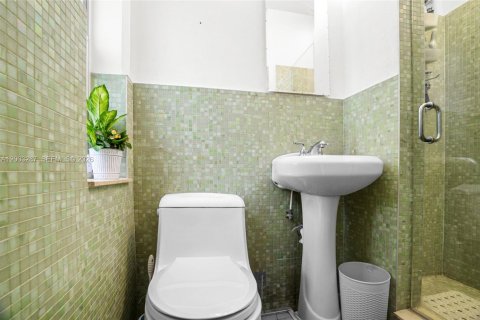 House in Plantation, Florida 3 bedrooms, 102.19 sq.m. № 2069044 - photo 25