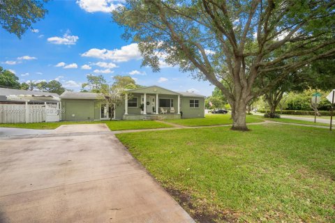 House in Plantation, Florida 3 bedrooms, 102.19 sq.m. № 2069044 - photo 5