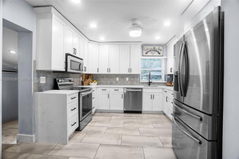 House in Plantation, Florida 3 bedrooms, 102.19 sq.m. № 2069044 - photo 12