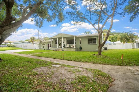 House in Plantation, Florida 3 bedrooms, 102.19 sq.m. № 2069044 - photo 4