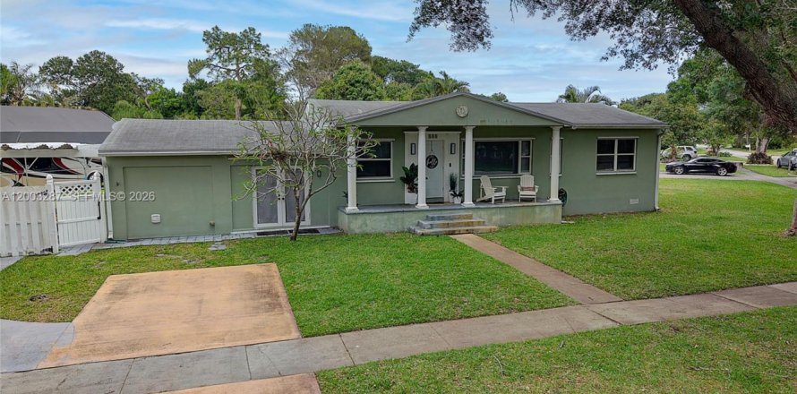 House in Plantation, Florida 3 bedrooms, 102.19 sq.m. № 2069044