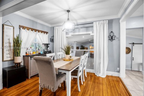 House in Plantation, Florida 3 bedrooms, 102.19 sq.m. № 2069044 - photo 9