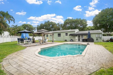 House in Plantation, Florida 3 bedrooms, 102.19 sq.m. № 2069044 - photo 30