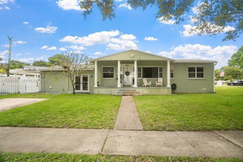 House in Plantation, Florida 3 bedrooms, 102.19 sq.m. № 2069044 - photo 3