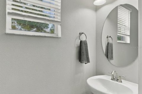 Townhouse in Tampa, Florida 3 bedrooms, 172.05 sq.m. № 2381002 - photo 13