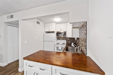 Copropriété à vendre à Gainesville, Floride: 1 chambre, 65.22 m2 № 1904538 - photo 8