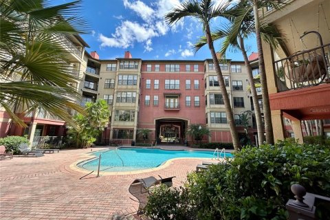 Condo in Orlando, Florida, 1 bedroom № 2395990 - photo 12