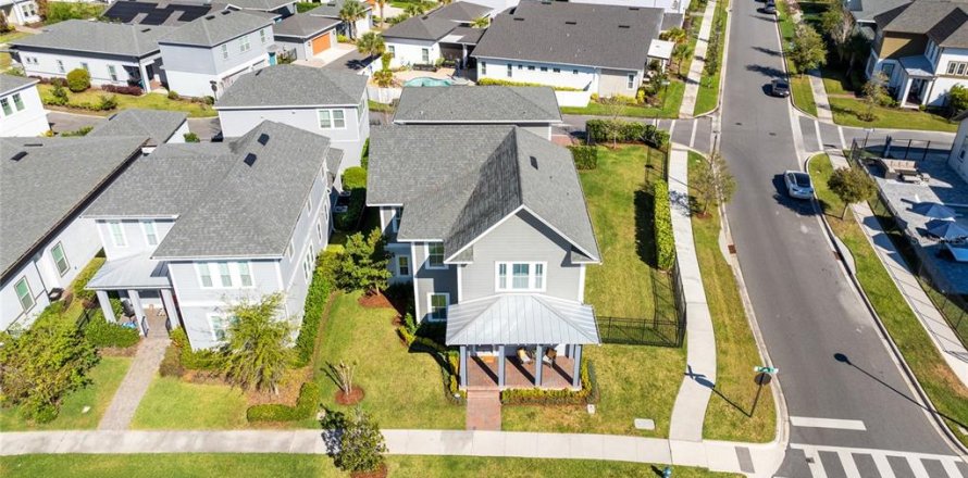 House in Orlando, Florida 5 bedrooms, 331.38 sq.m. № 1597399